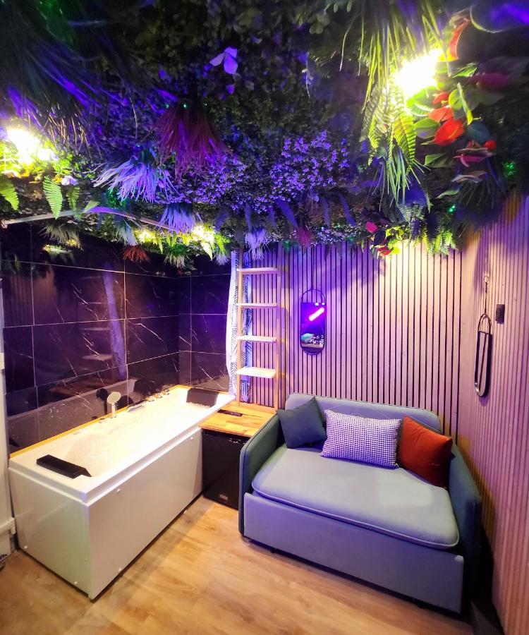 Jungle House Avec Jacuzzi A 10 Min De Disneyland -Taille Chambre- Conde-Sainte-Libiaire Exteriér fotografie