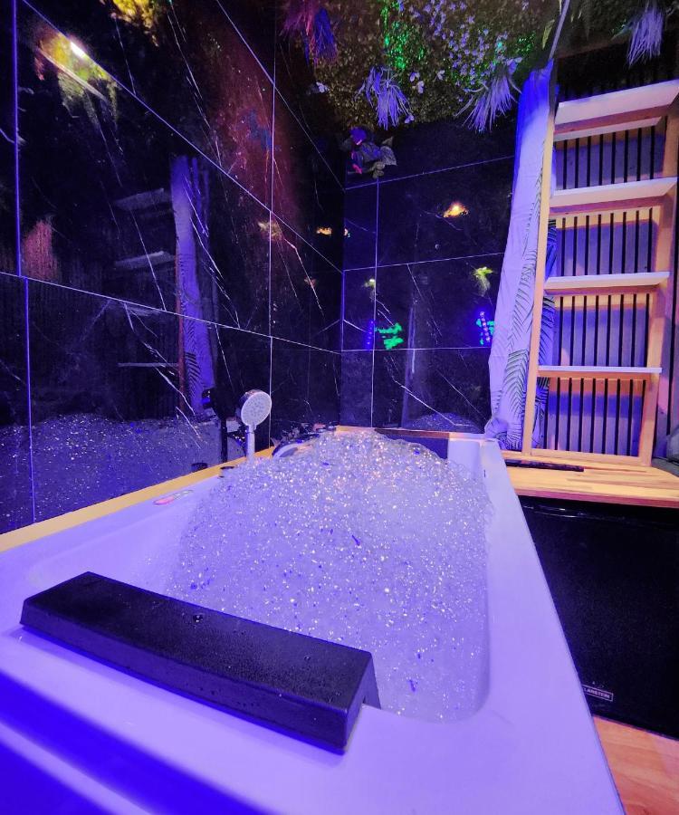 Jungle House Avec Jacuzzi A 10 Min De Disneyland -Taille Chambre- Conde-Sainte-Libiaire Exteriér fotografie