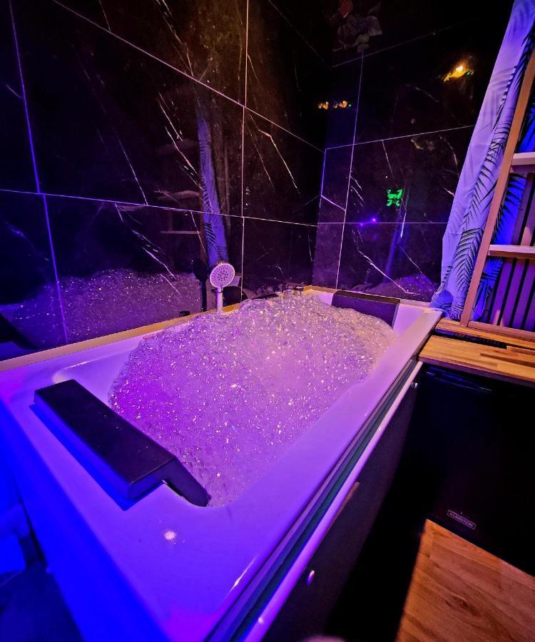 Jungle House Avec Jacuzzi A 10 Min De Disneyland -Taille Chambre- Conde-Sainte-Libiaire Exteriér fotografie